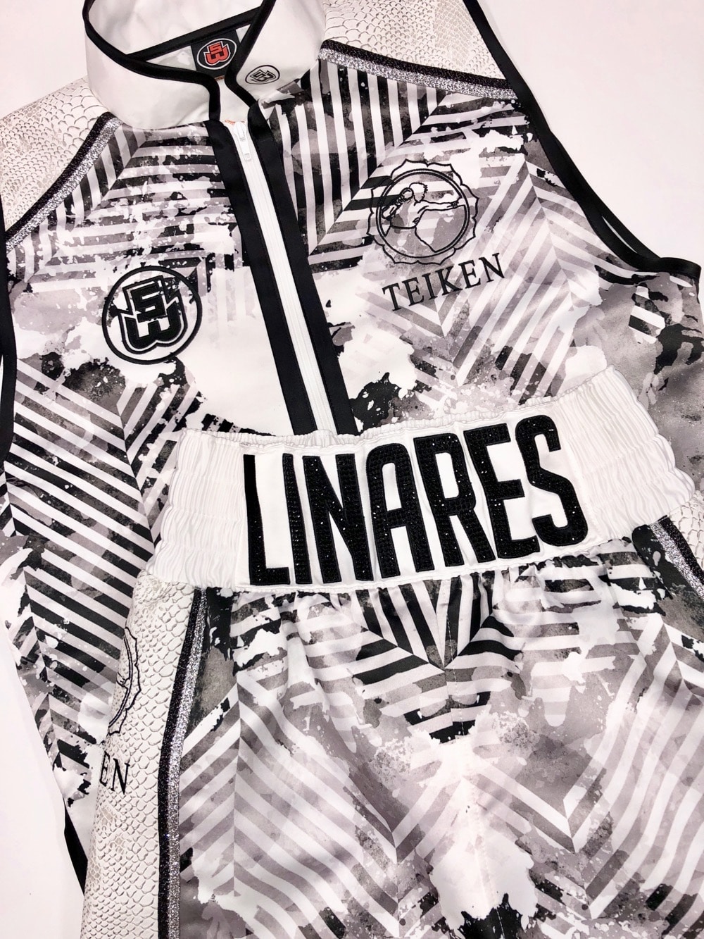 Jorge linares black and white ring wear vs cotto